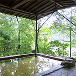 「女風呂の構造がどうなっているか見たくてのぞいた」元校長。何度もジャンプして女湯のぞく