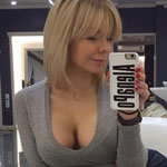 「セクシーショット」をSNSに投稿する妻「離婚だ！」逃げる夫