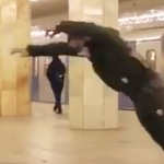 【恐ロシア】走る電車に向かって飛ぶ！
